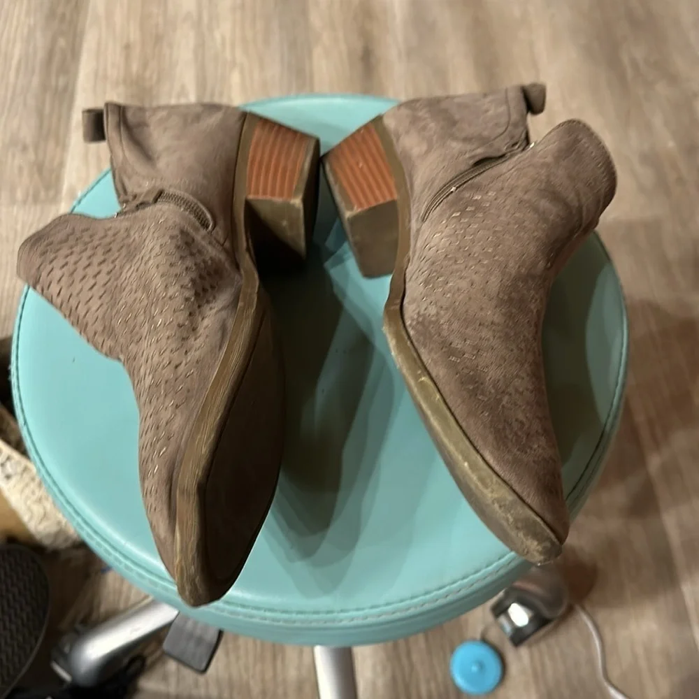 Torrid women ankle boots. Taupe, perforated, Size 11 - Picture 6 of 13